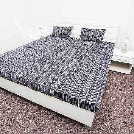 Apartmany Anna Nicole Κάρλοβι Βάρι Εξωτερικό φωτογραφία